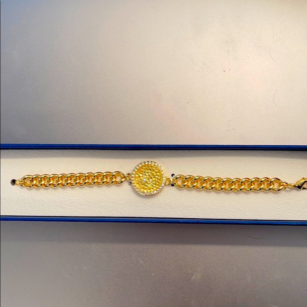 Gold bracelet with Swarovski crystals